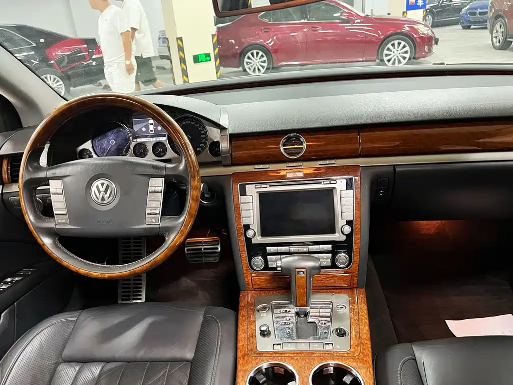 Volkswagen Phaeton — миниатюра 13