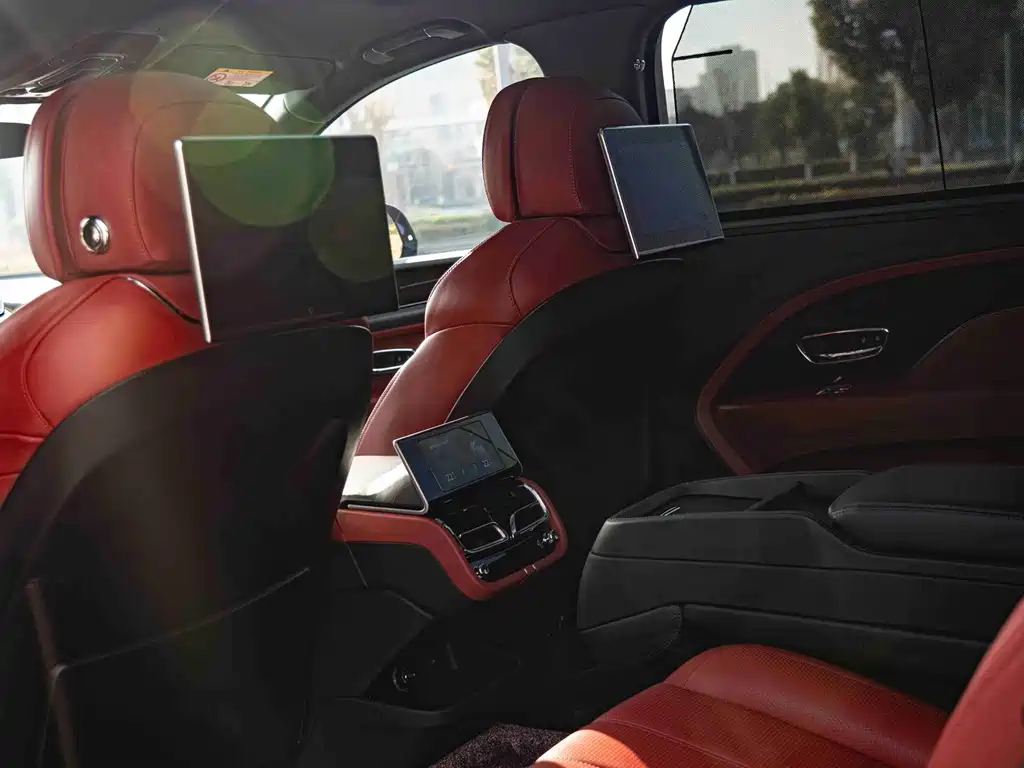 Bentley Bentayga — миниатюра 14