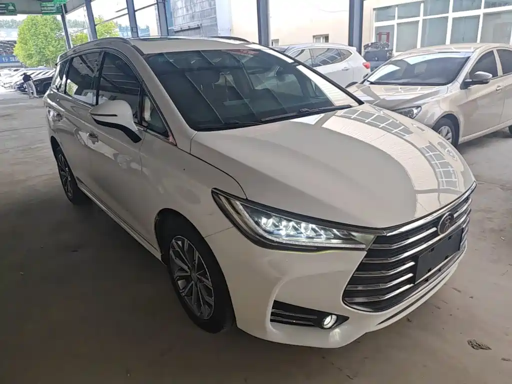 BYD MAX — миниатюра 4