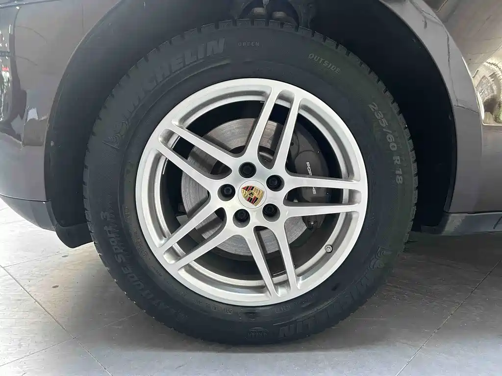 Porsche Macan — миниатюра 3