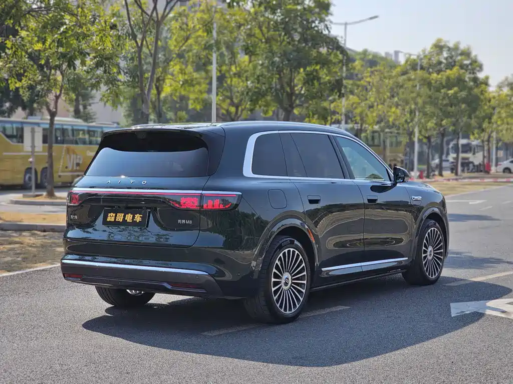 AITO ASK THE WORLD M8