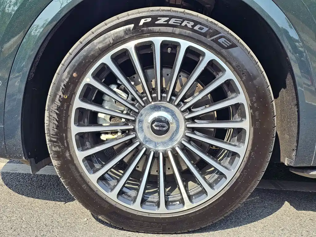 AITO ASK THE WORLD M8