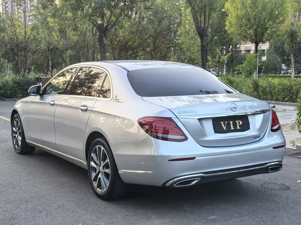 Mercedes-Benz E-Class — миниатюра 9