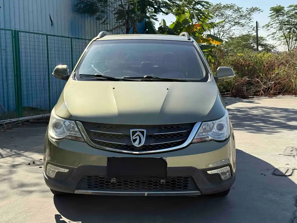 Baojun 730 2014 1.5L MT Comfort 7 мест