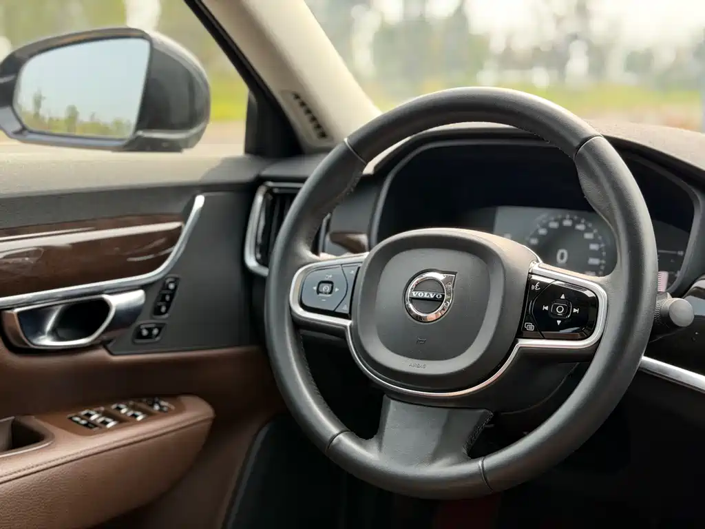 Volvo S90 — миниатюра 11