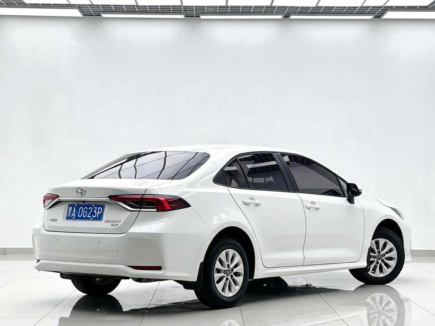 Toyota Corolla 1.2 л 2022 г. Белый, пробег 14000 км