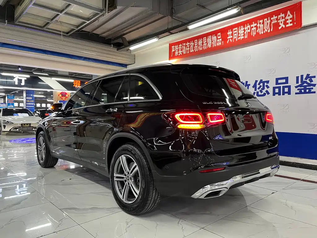 MERCEDES-BENZ GLC
