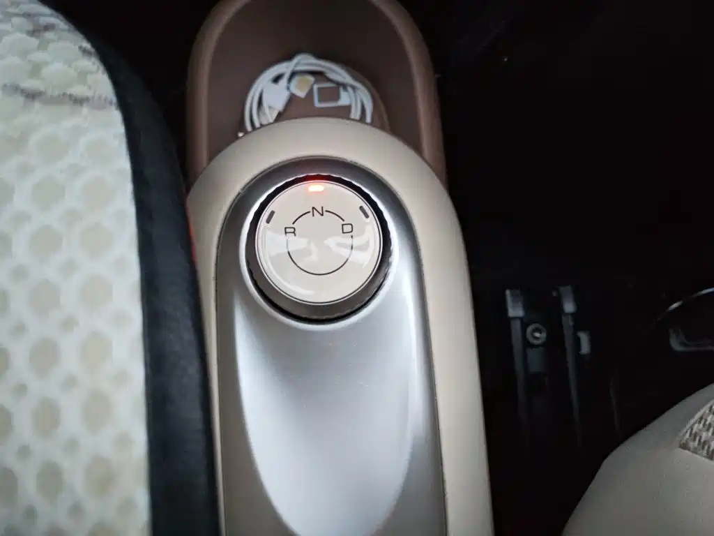 Wuling MINIEV — миниатюра 10