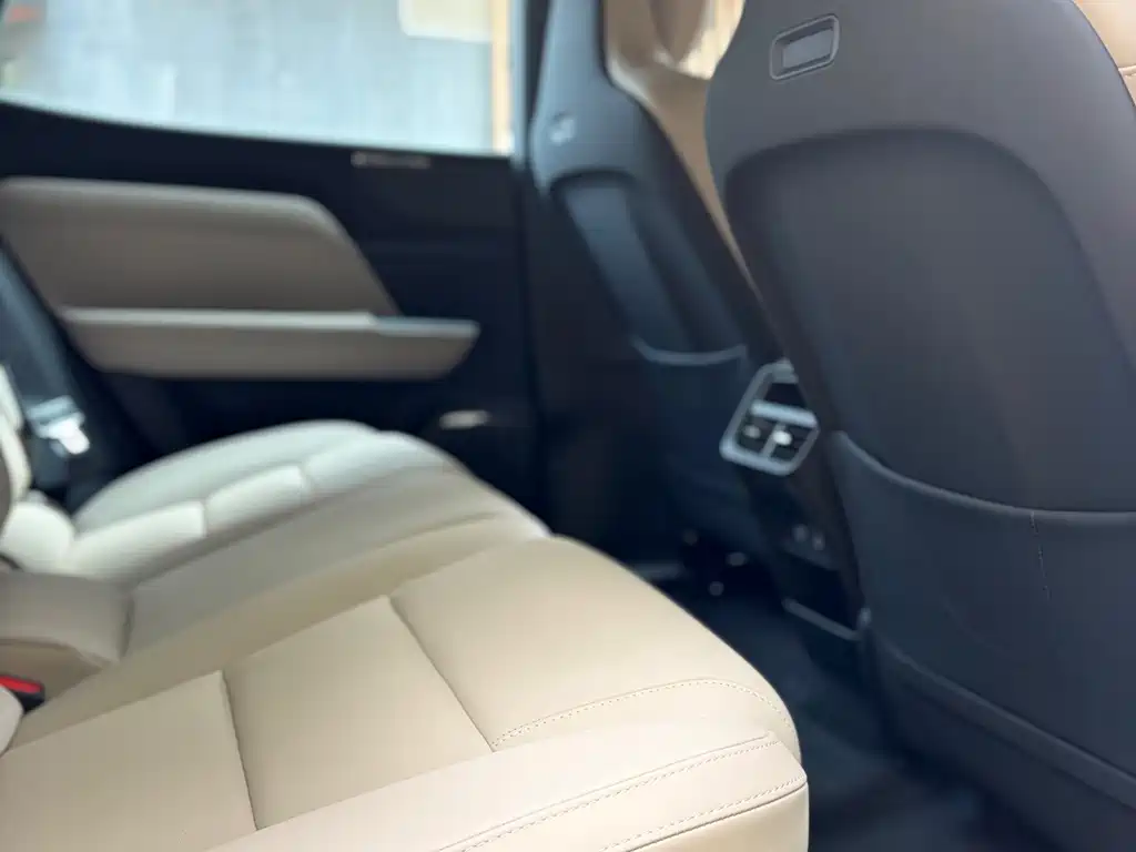Volvo XC70 PHEV — миниатюра 11