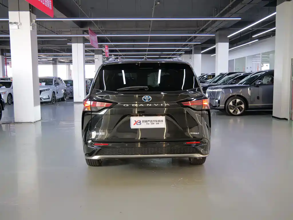 Toyota Granvia — миниатюра 5