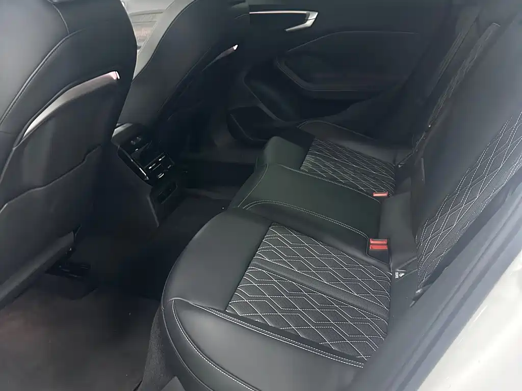 Audi A5L — миниатюра 6