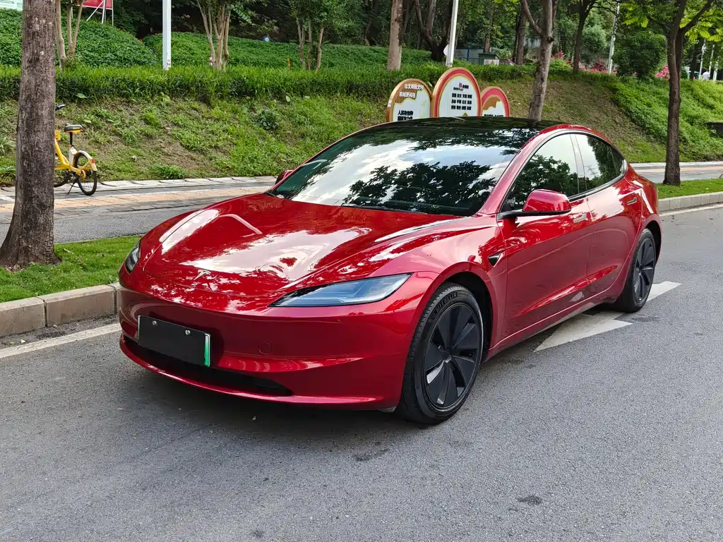 Tesla Model 3 2024
