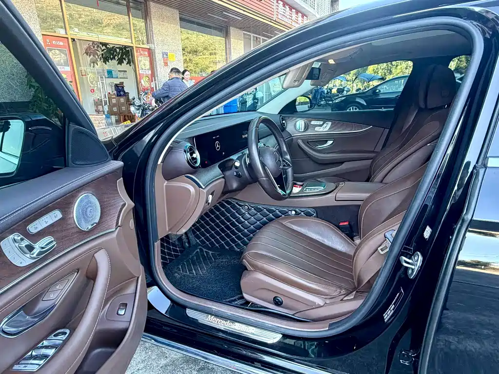 MERCEDES-BENZ E CLASS