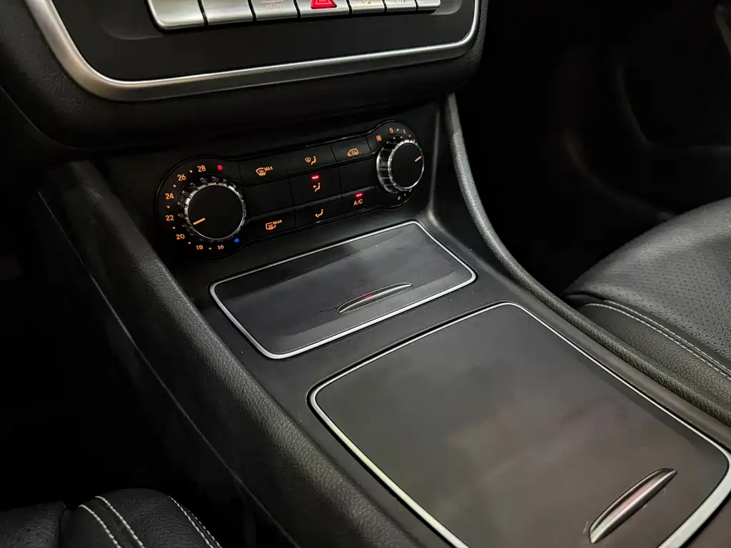 Mercedes-Benz GLA — миниатюра 12