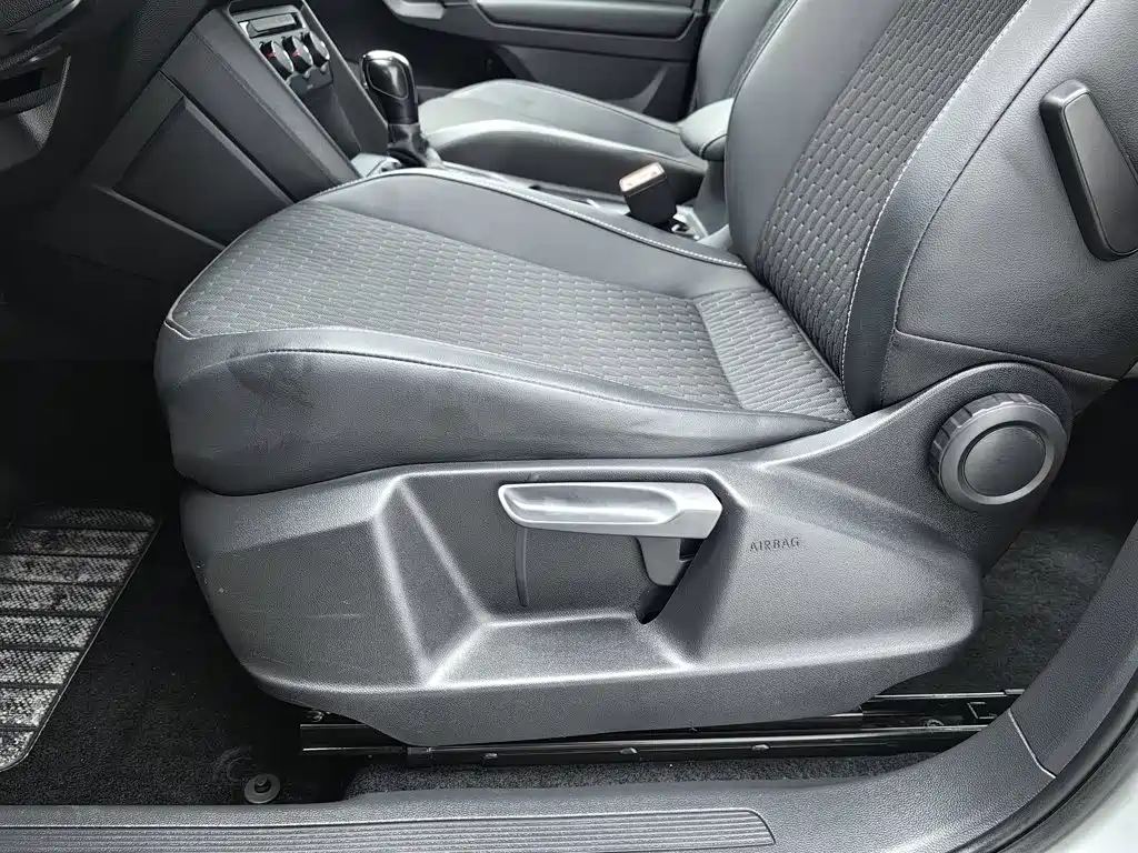 Volkswagen Tiguan L — миниатюра 20