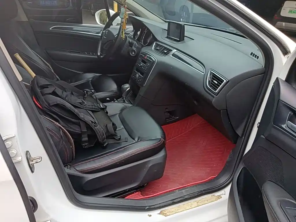 Peugeot 308 — миниатюра 25