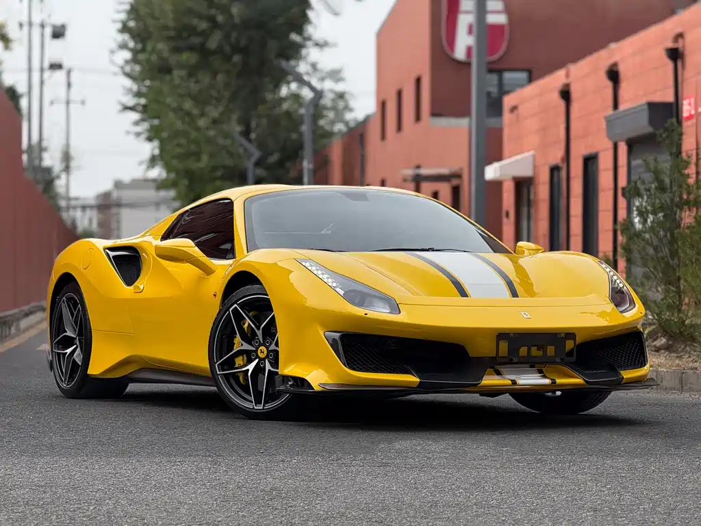 FERRARI 488