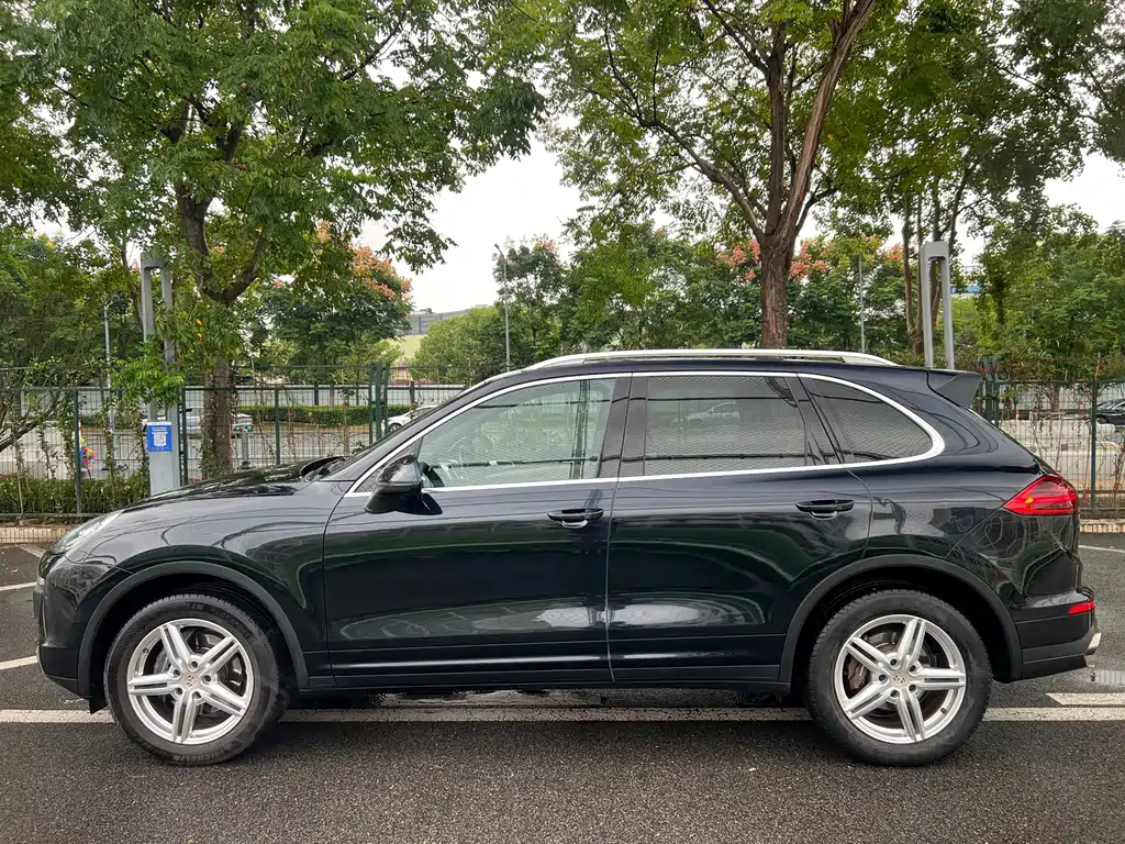 Porsche Cayenne — миниатюра 7
