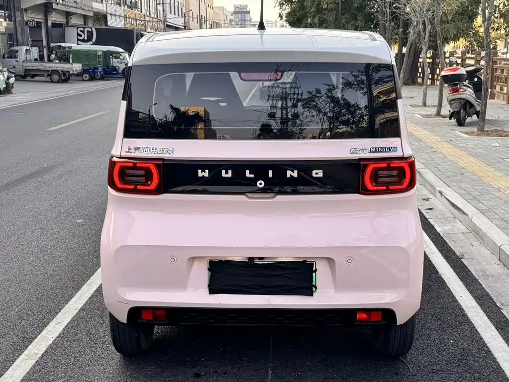 Wuling MINIEV — миниатюра 4