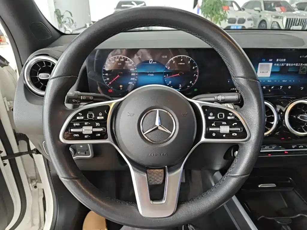 Mercedes-Benz GLB — миниатюра 11
