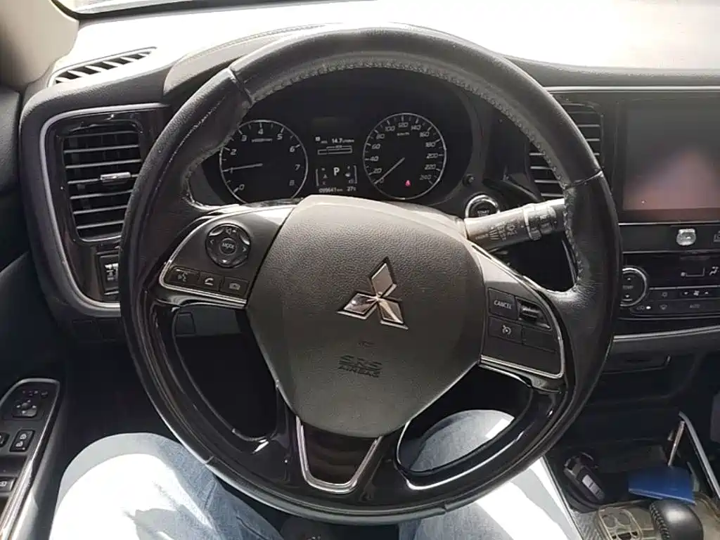Mitsubishi Outlander — миниатюра 11