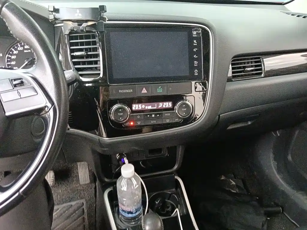 Mitsubishi Outlander — миниатюра 9