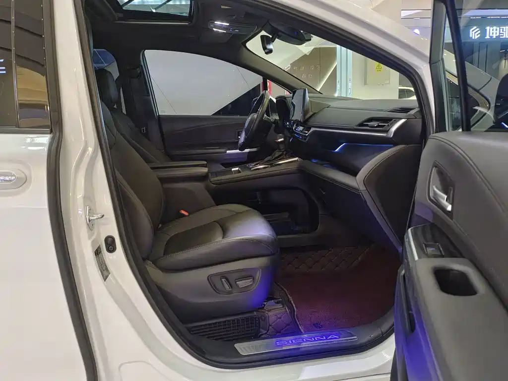 Toyota Sienna — миниатюра 21