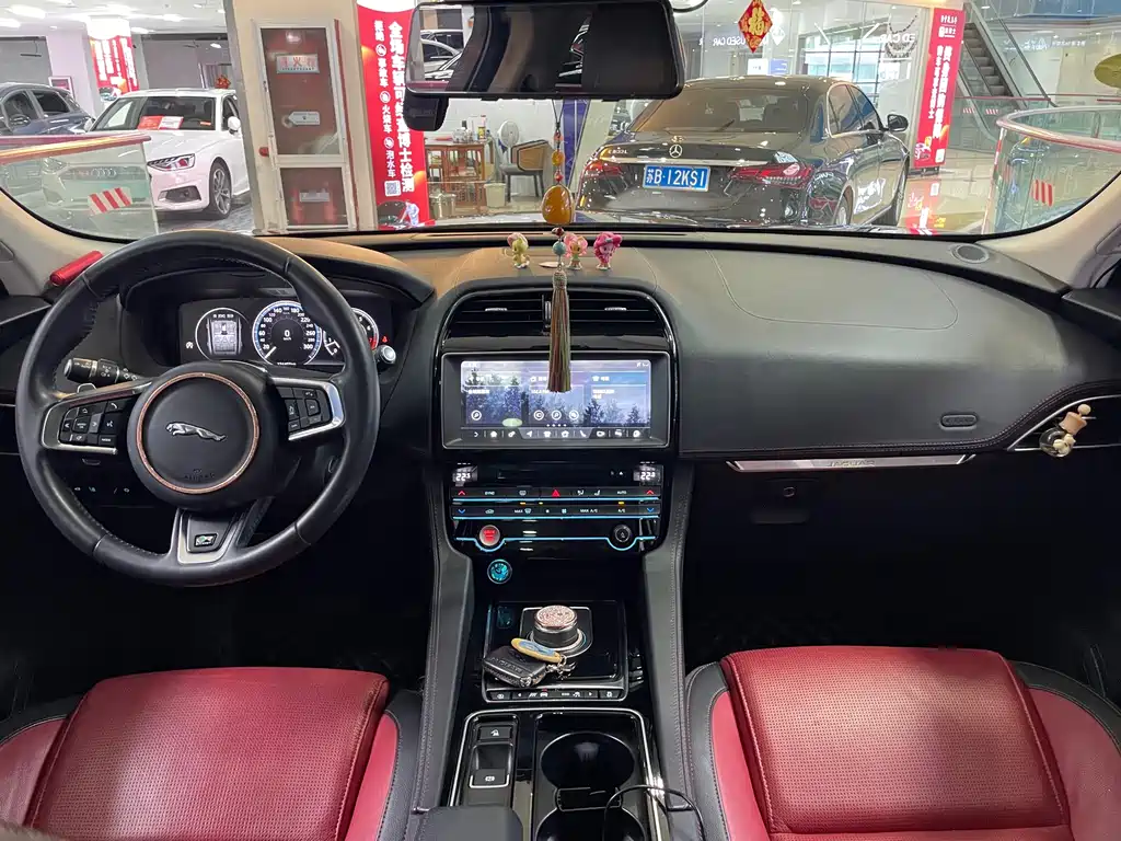 Jaguar F-PACE — миниатюра 7