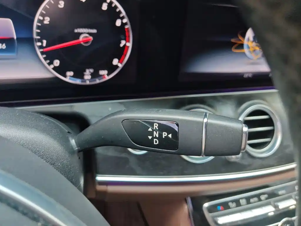 Mercedes-Benz E-Class — миниатюра 11