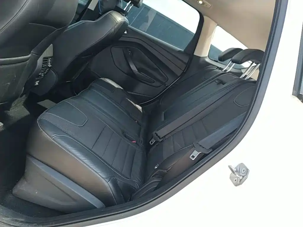 Ford Kuga — миниатюра 17