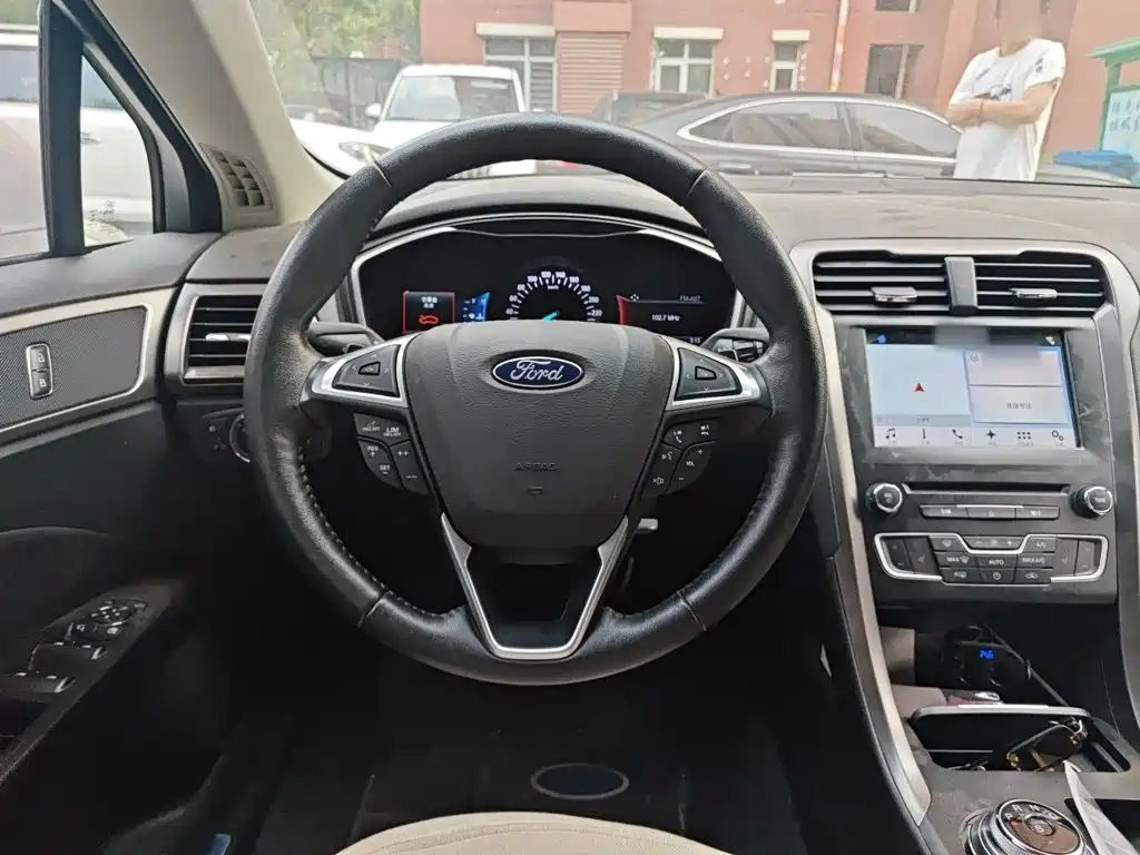 Ford Mondeo — миниатюра 6
