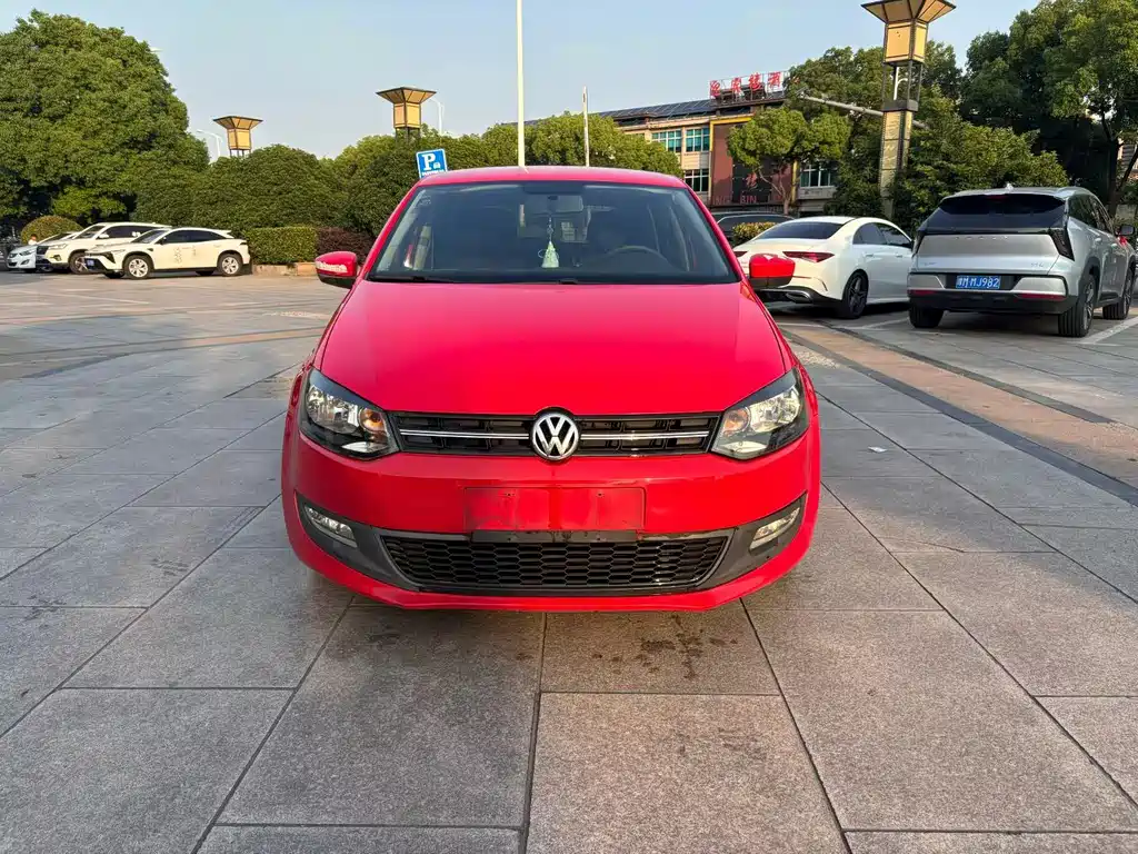 Volkswagen Polo 2011 1.6L AT