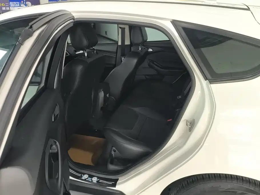 Ford Focus — миниатюра 11