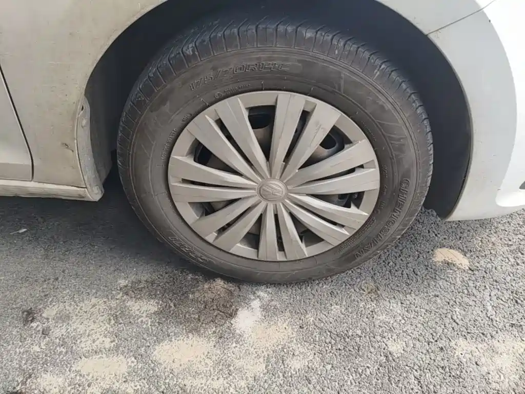 Volkswagen Santana — миниатюра 12