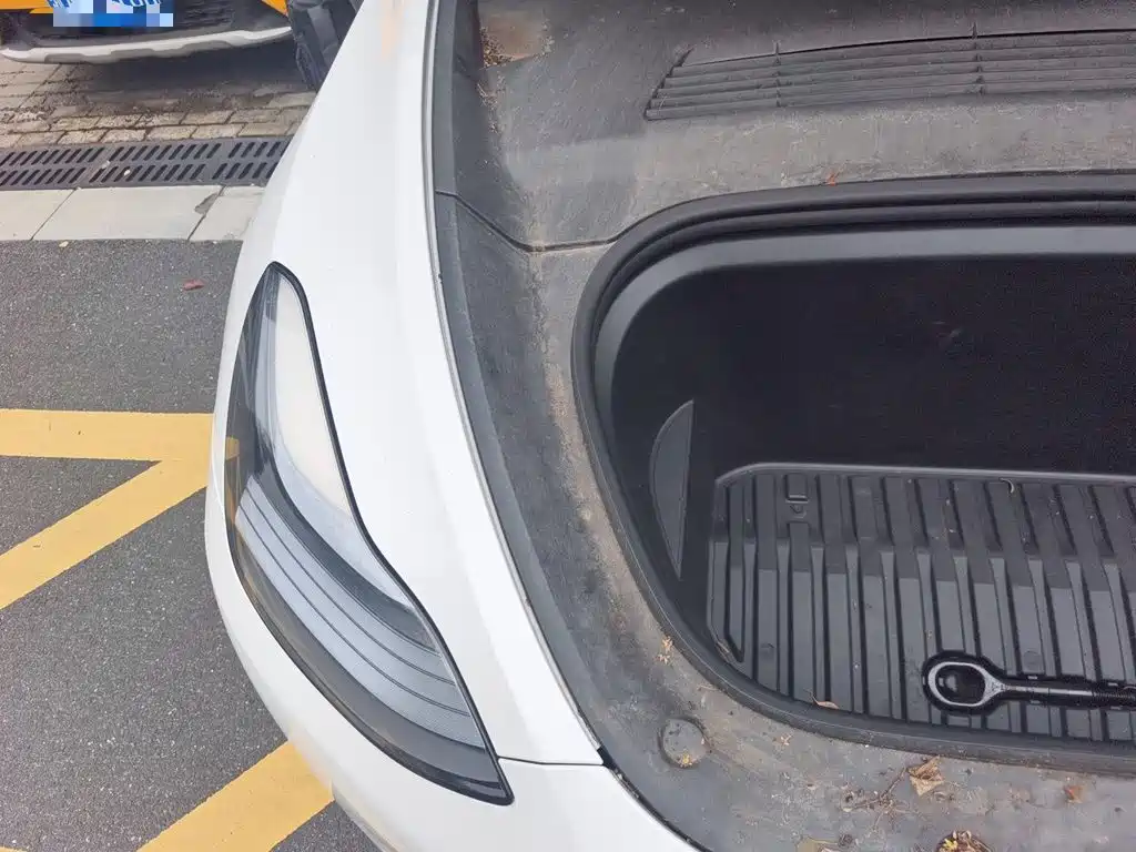 Tesla Model Y — миниатюра 21