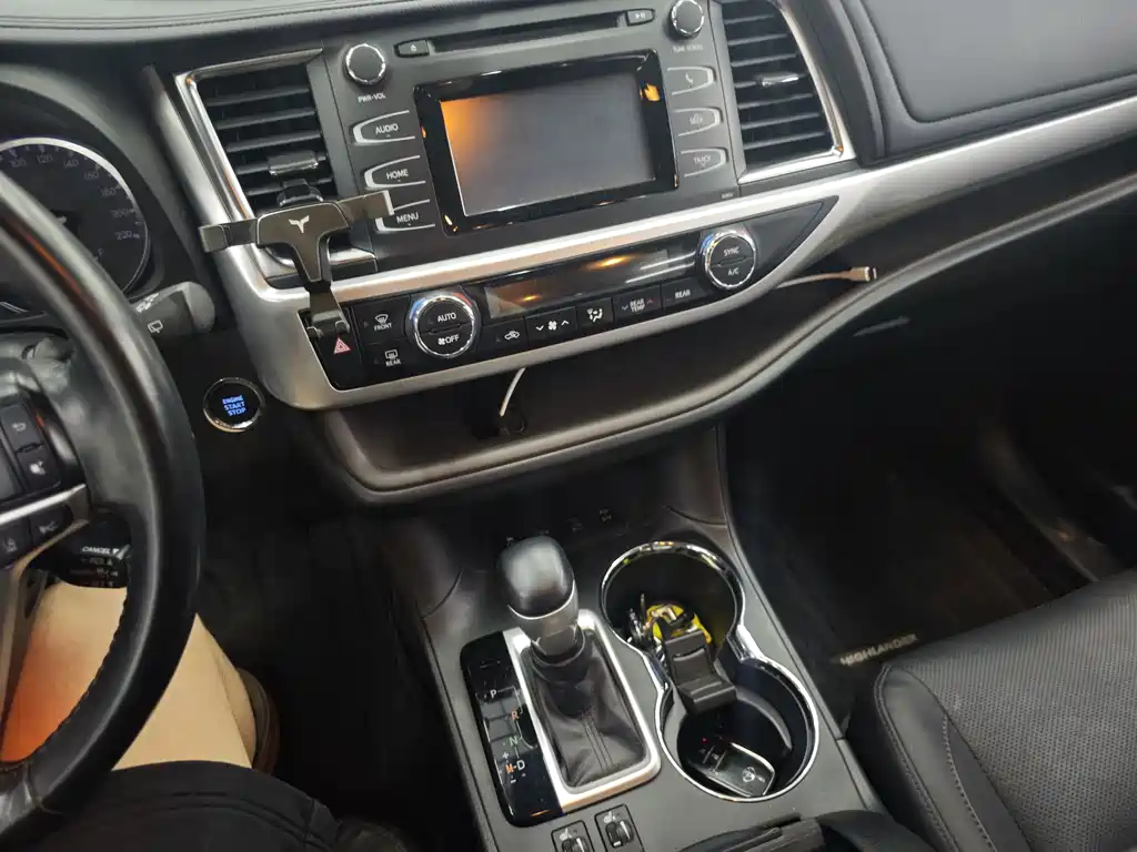 Toyota Highlander 2018 2.0T Luxury 7 мест V