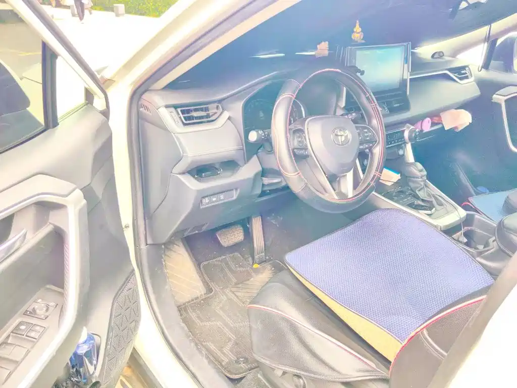Toyota RAV4 — миниатюра 17