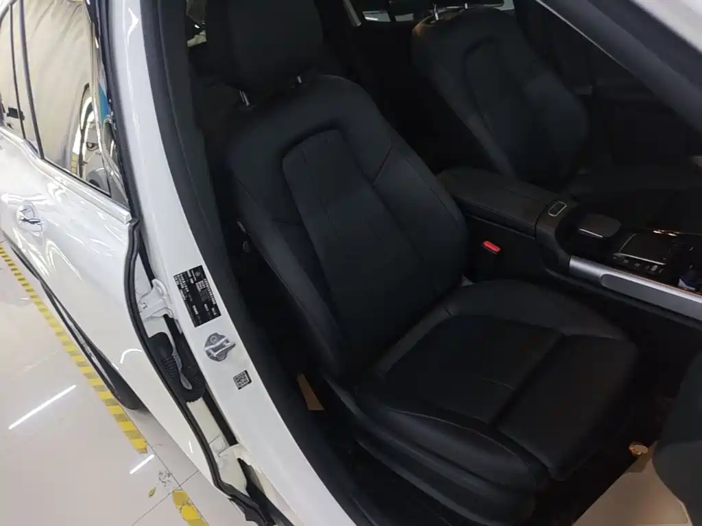 Mercedes-Benz GLB — миниатюра 25