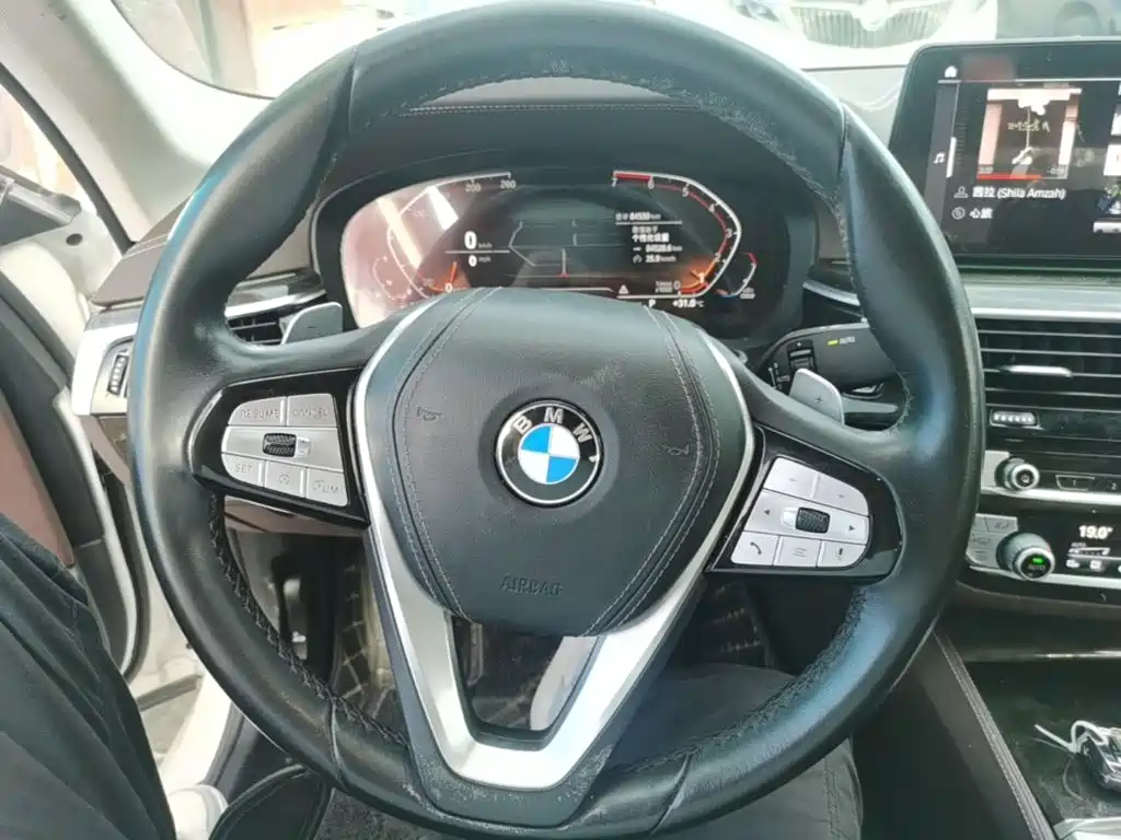 BMW 5 Series — миниатюра 11