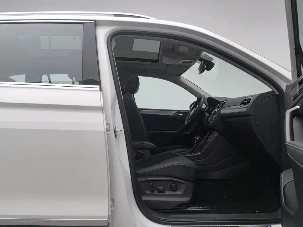 Volkswagen Tiguan L — миниатюра 23