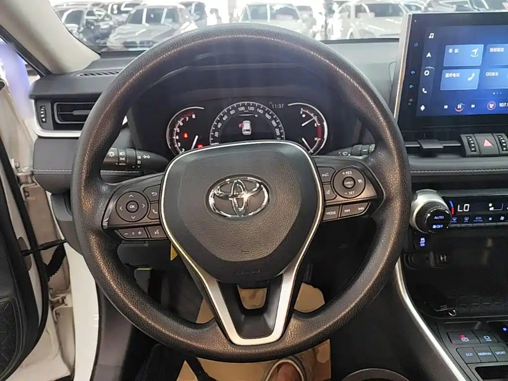 Toyota RAV4 — миниатюра 11