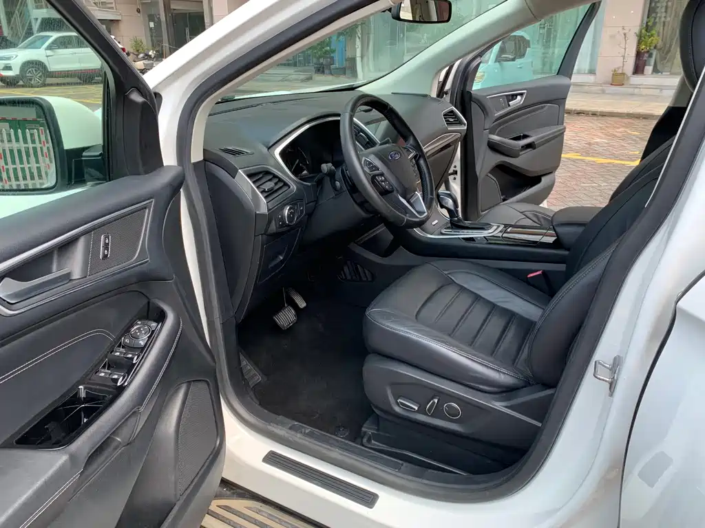 Ford Edge — миниатюра 8