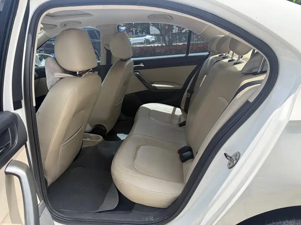 Skoda Rapid 1.6L Auto Smart Select Type, фото 8
