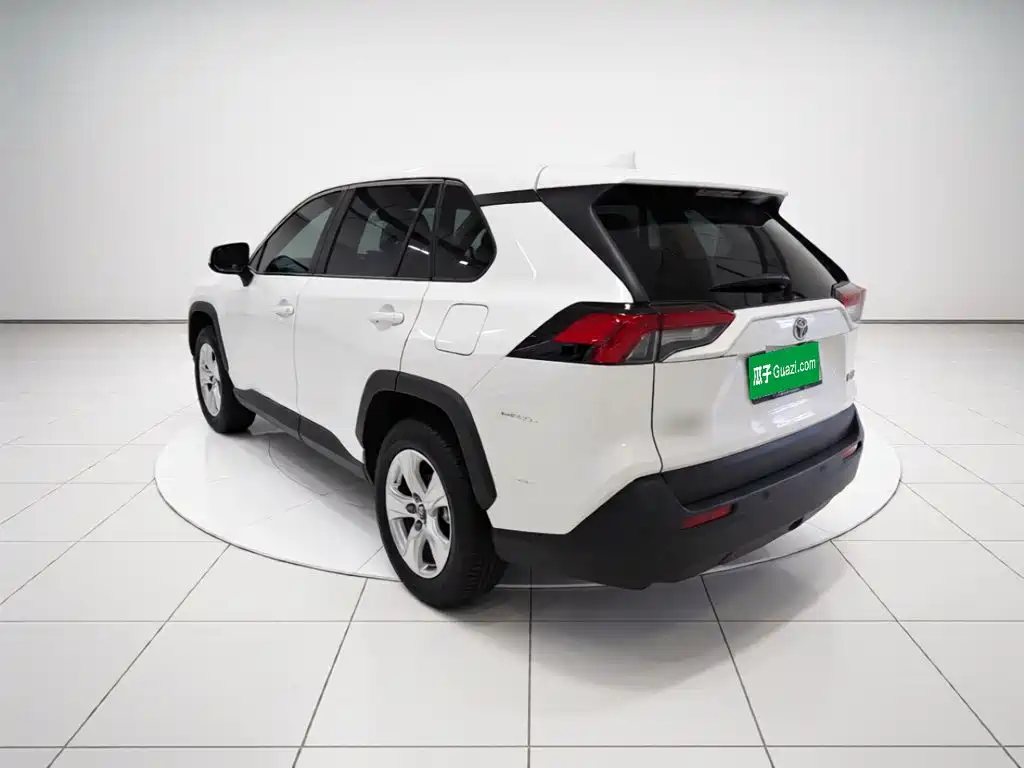 Toyota RAV4 — миниатюра 4
