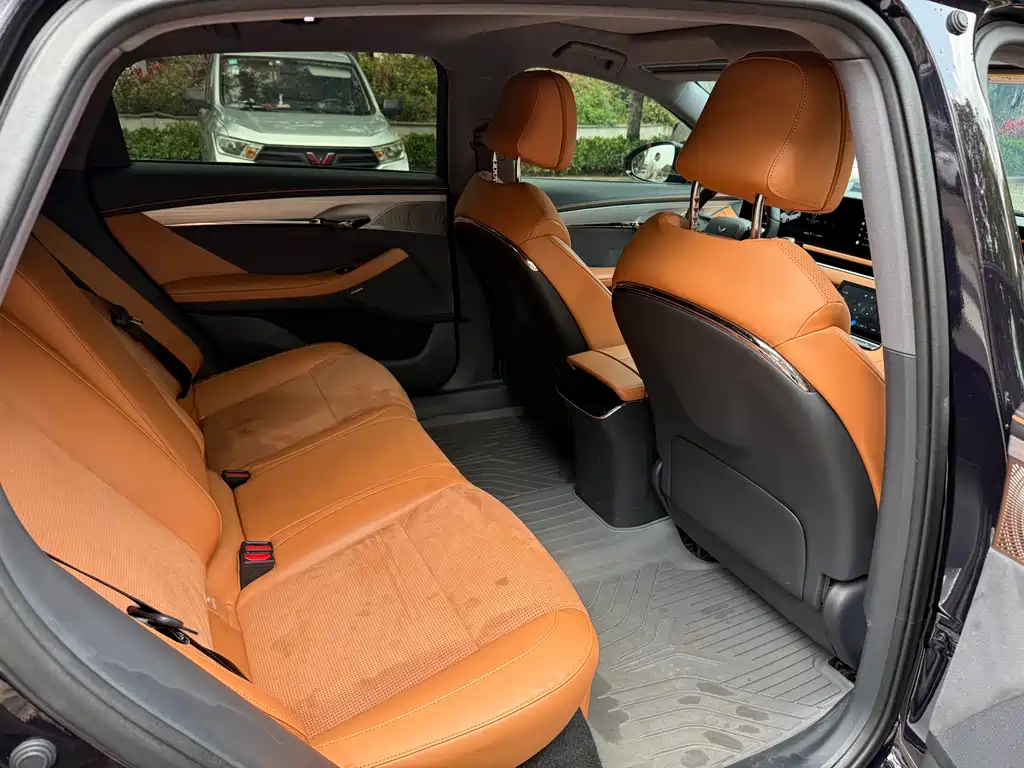 VOYAH LANTU CHASING LIGHT