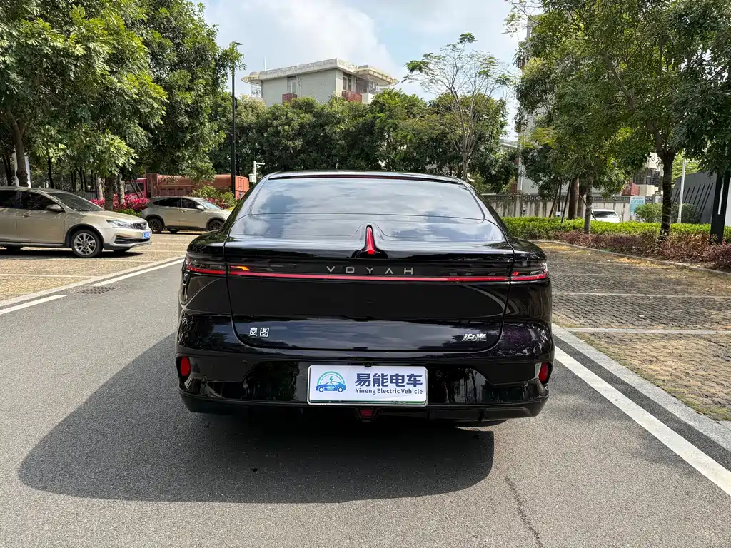 VOYAH LANTU CHASING LIGHT