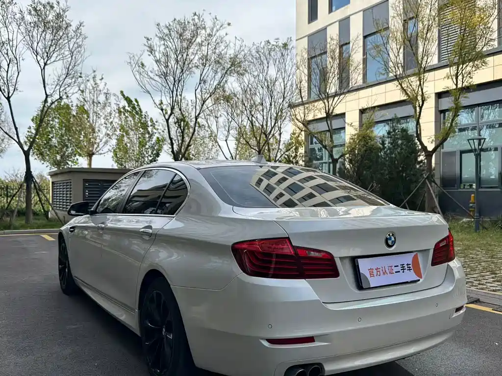 BMW 5 Series — миниатюра 7