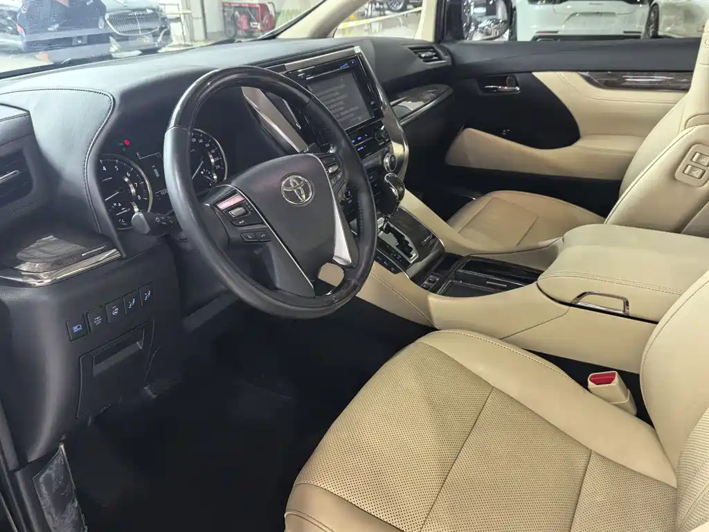 Toyota Alphard 2018 3.5L Luxury