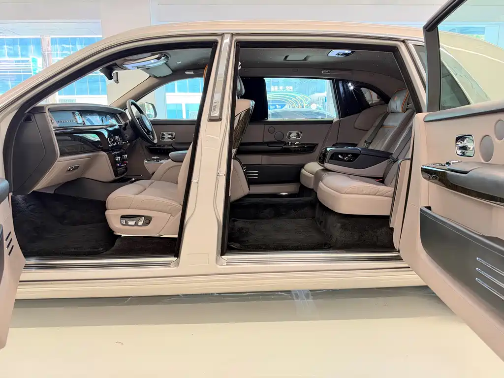 Rolls-Royce Phantom — миниатюра 20