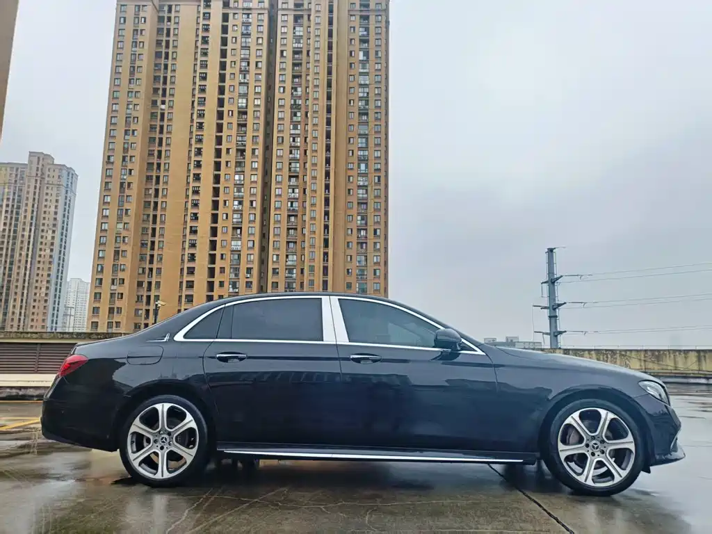 Mercedes-Benz E-Class — миниатюра 3